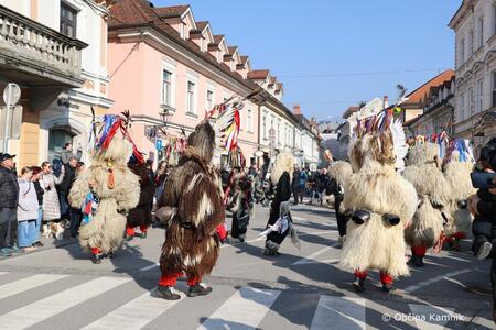 Pustno rajanje v Kamniku se začenja s kurenti in nadaljuje s kamniškim karnevalom (2)